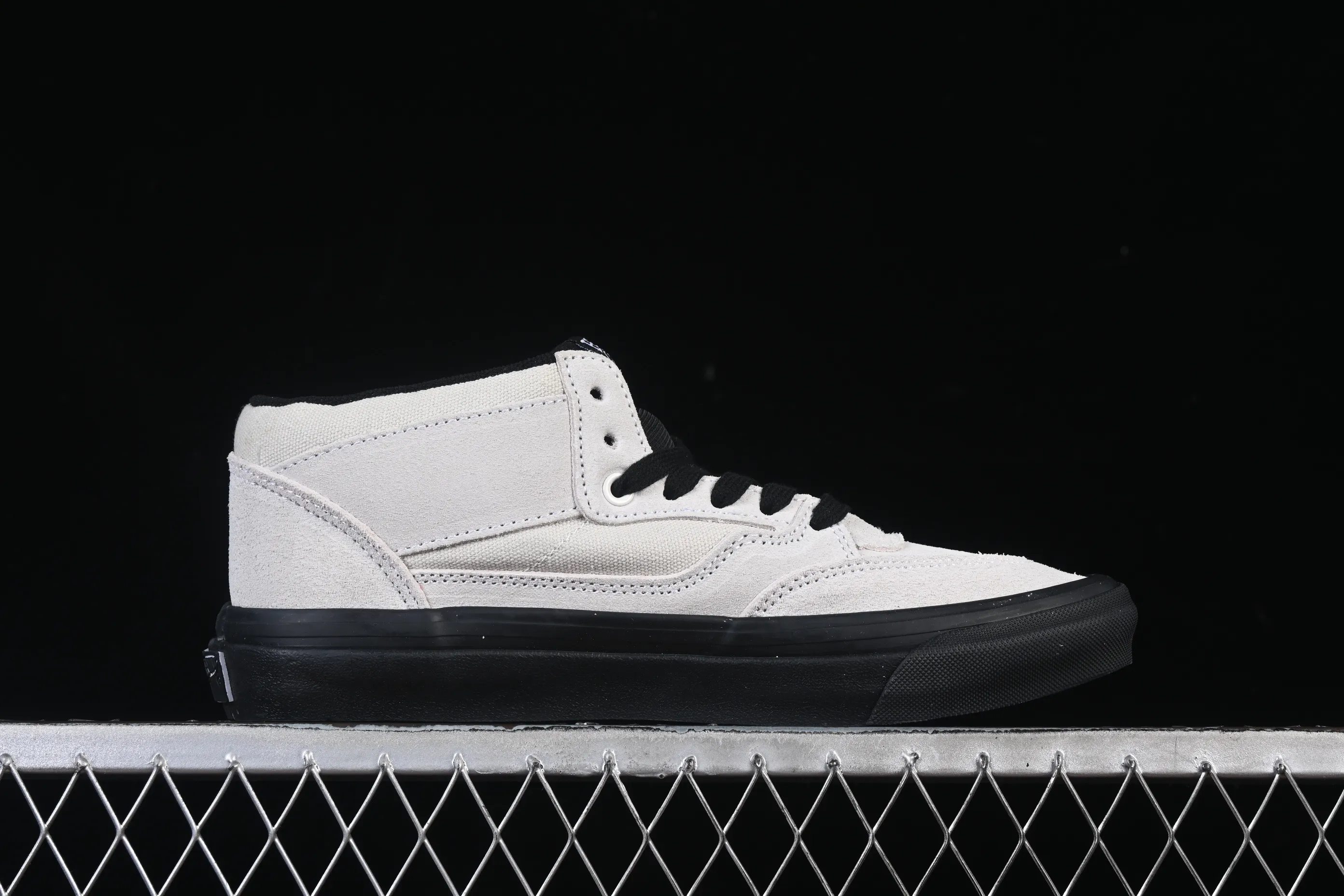 All categories Vans Vans series Vans Mid Vans China Vans Half Cab 33 Vans official retro casual simple versatile skateboard shoes VN000CXJYB2
